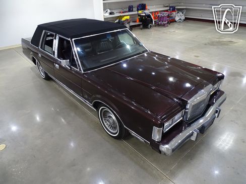 Used 1988 Lincoln Town Car image 20