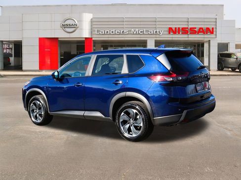 Used 2024 Nissan Rogue SV image 5