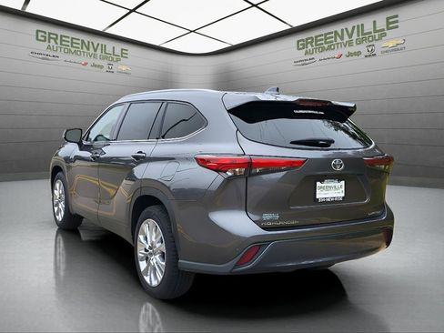 Used 2023 Toyota Highlander Limited FWD image 5