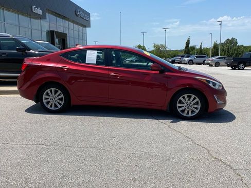 Used 2015 Hyundai Elantra SE w/ Option Group 02 FWD image 9