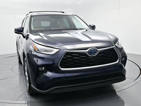Used 2020 Toyota Highlander Limited image 2