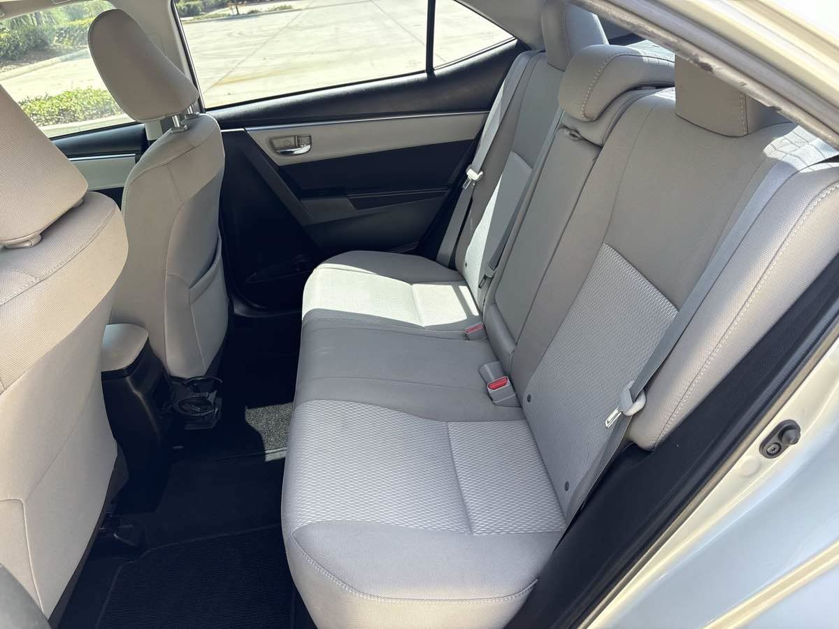 Used 2015 Toyota Corolla LE FWD image 12