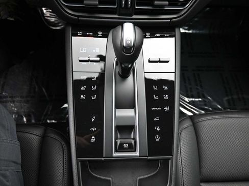 New 2026 Porsche Macan Turbo AWD/4WD image 14