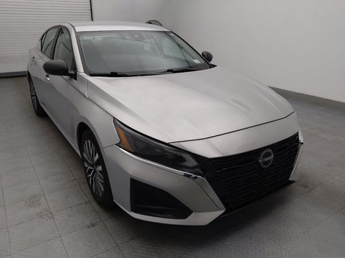 Used 2024 Nissan Altima 2.5 SV image 13