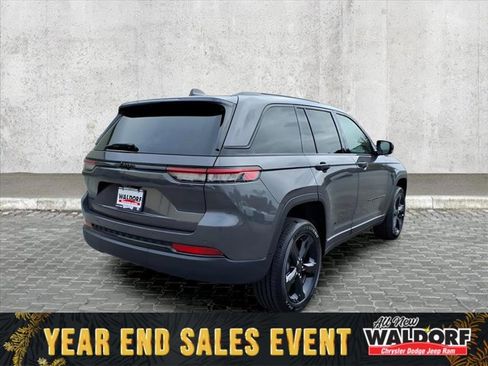 New 2025 Jeep Grand Cherokee 4WD image 3