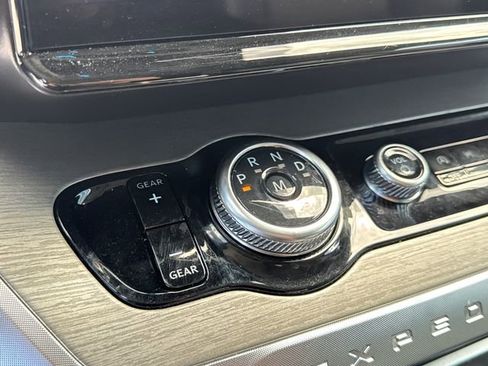Used 2025 Ford Expedition Platinum AWD/4WD image 16