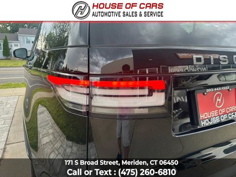 Used 2017 Land Rover Discovery SE image 16