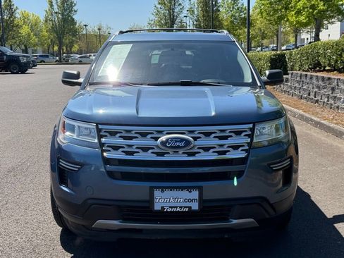 Used 2018 Ford Explorer XLT AWD/4WD image 3