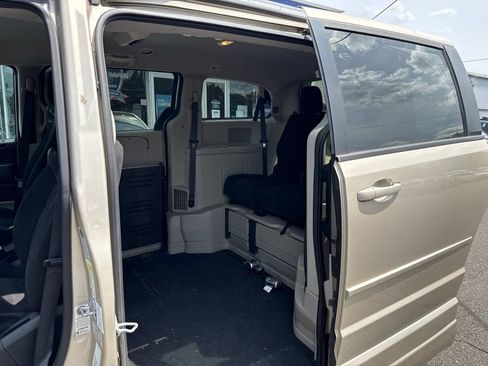 Used 2015 Dodge Grand Caravan SXT w/ Rear Park Assist Package FWD image 10