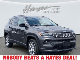 Used 2022 Jeep Compass Latitude w/ Mopar Graphics Package image 1