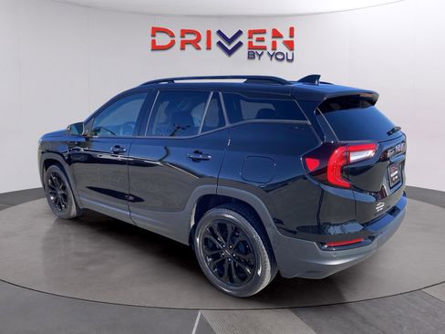 Used 2022 GMC Terrain SLT w/ Infotainment Package II image 4