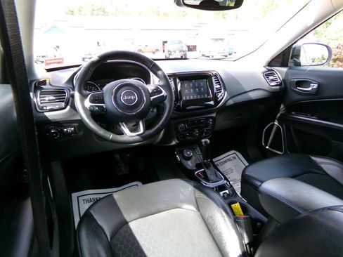 Used 2019 Jeep Compass Latitude AWD/4WD image 12