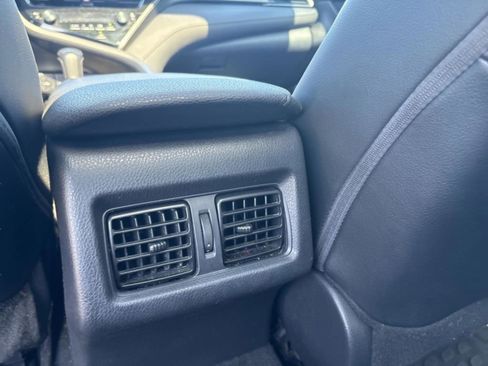 Used 2022 Toyota Camry XSE image 11