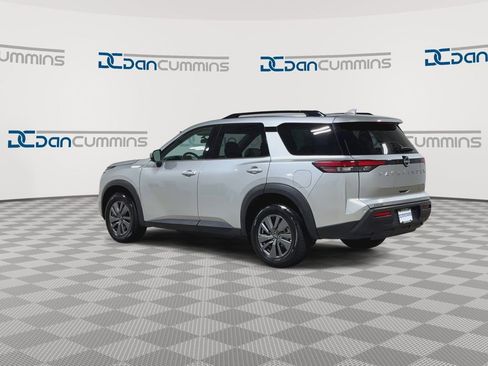 Used 2024 Nissan Pathfinder SV AWD/4WD image 6