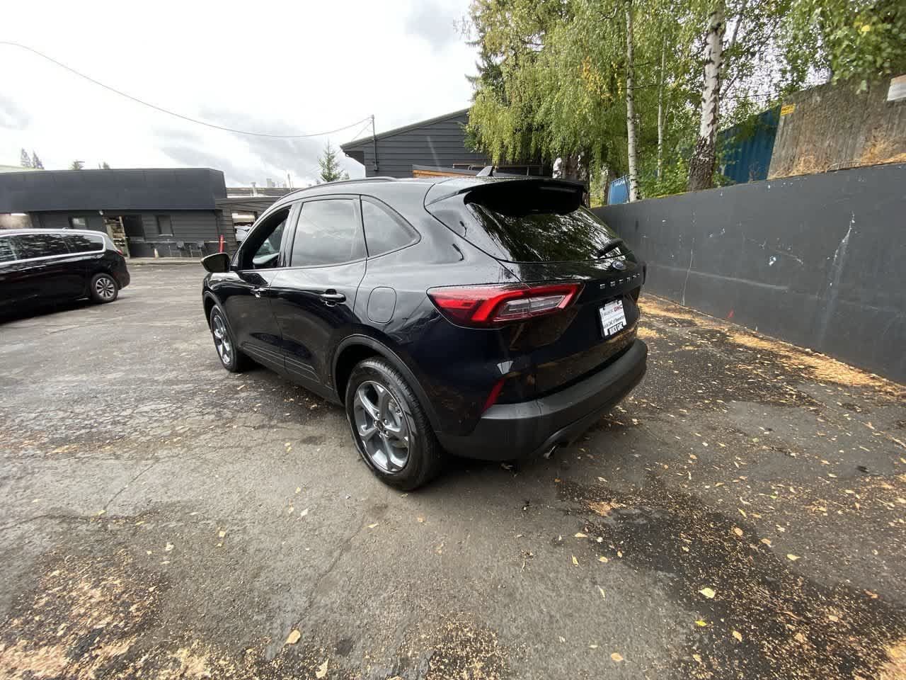 Used 2025 Ford Escape ST-Line Select AWD/4WD image 4