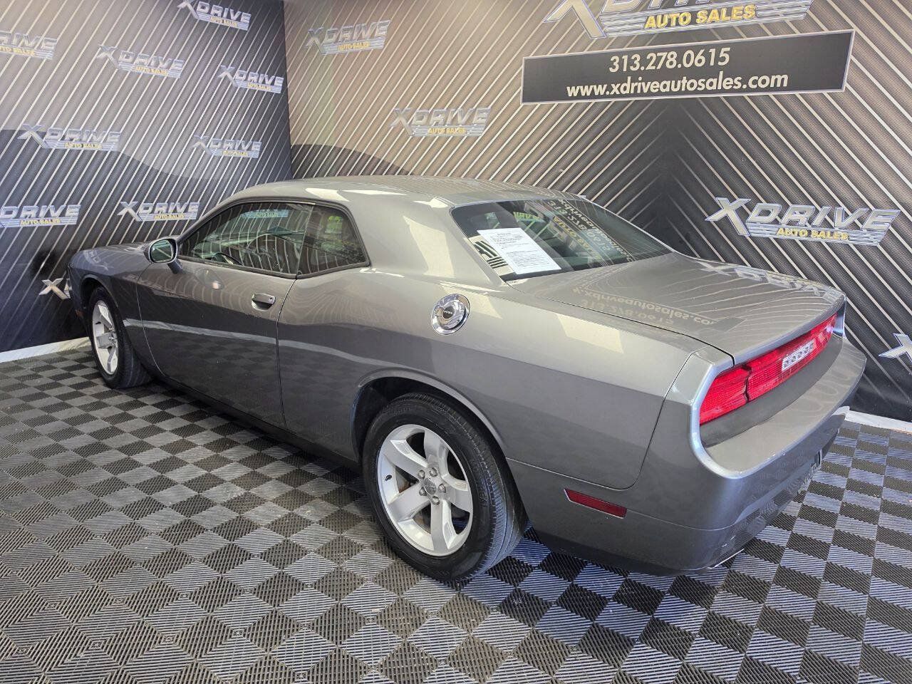 Used 2012 Dodge Challenger SXT RWD image 9