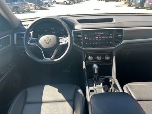 Used 2023 Volkswagen Atlas SE w/ Black Wheel Package FWD image 9