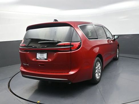 New 2027 Chrysler Pacifica Select FWD image 9