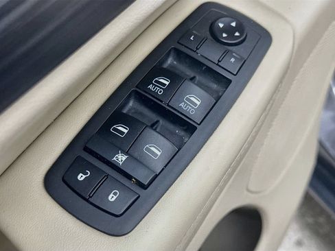Used 2019 Jeep Grand Cherokee Laredo RWD image 20