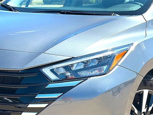 Used 2025 Nissan Versa SV w/ Trunk Package FWD image 4