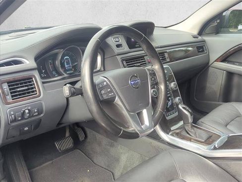 Used 2016 Volvo XC70 T5 Platinum w/ Climate Package FWD image 9