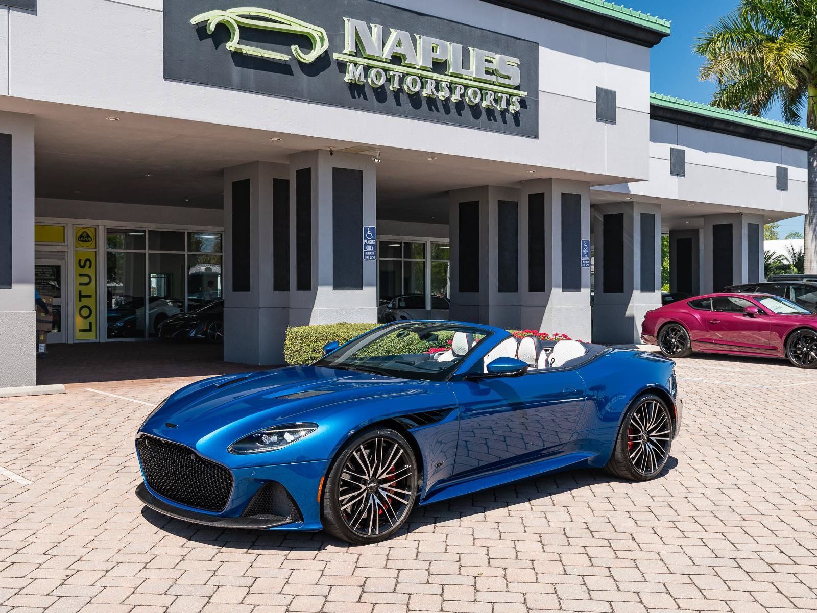 Used 2022 Aston Martin DBS Superleggera Volante RWD image 20