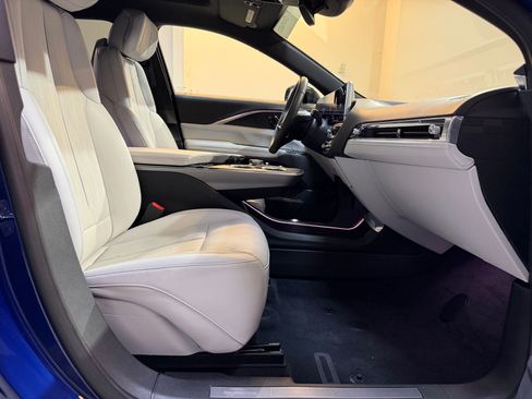 Certified 2024 Cadillac Lyriq Sport RWD image 33