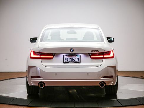 Used 2026 BMW 330i Sedan w/ Premium Package RWD image 3