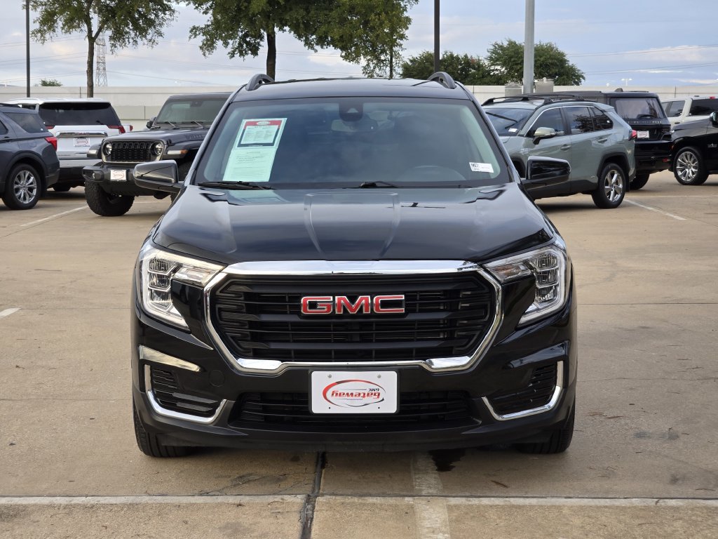 Used 2024 GMC Terrain SLE w/ Driver Convenience Package FWD image 2