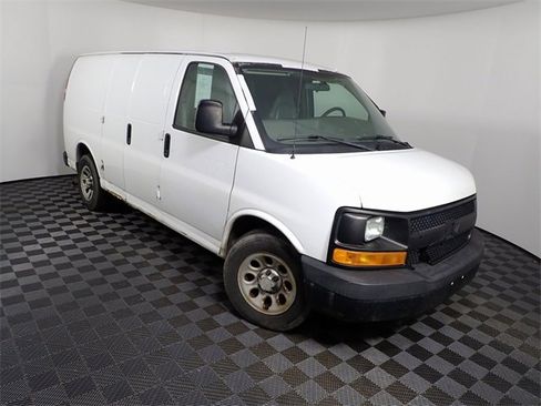 Used 2009 Chevrolet Express 1500 image 2