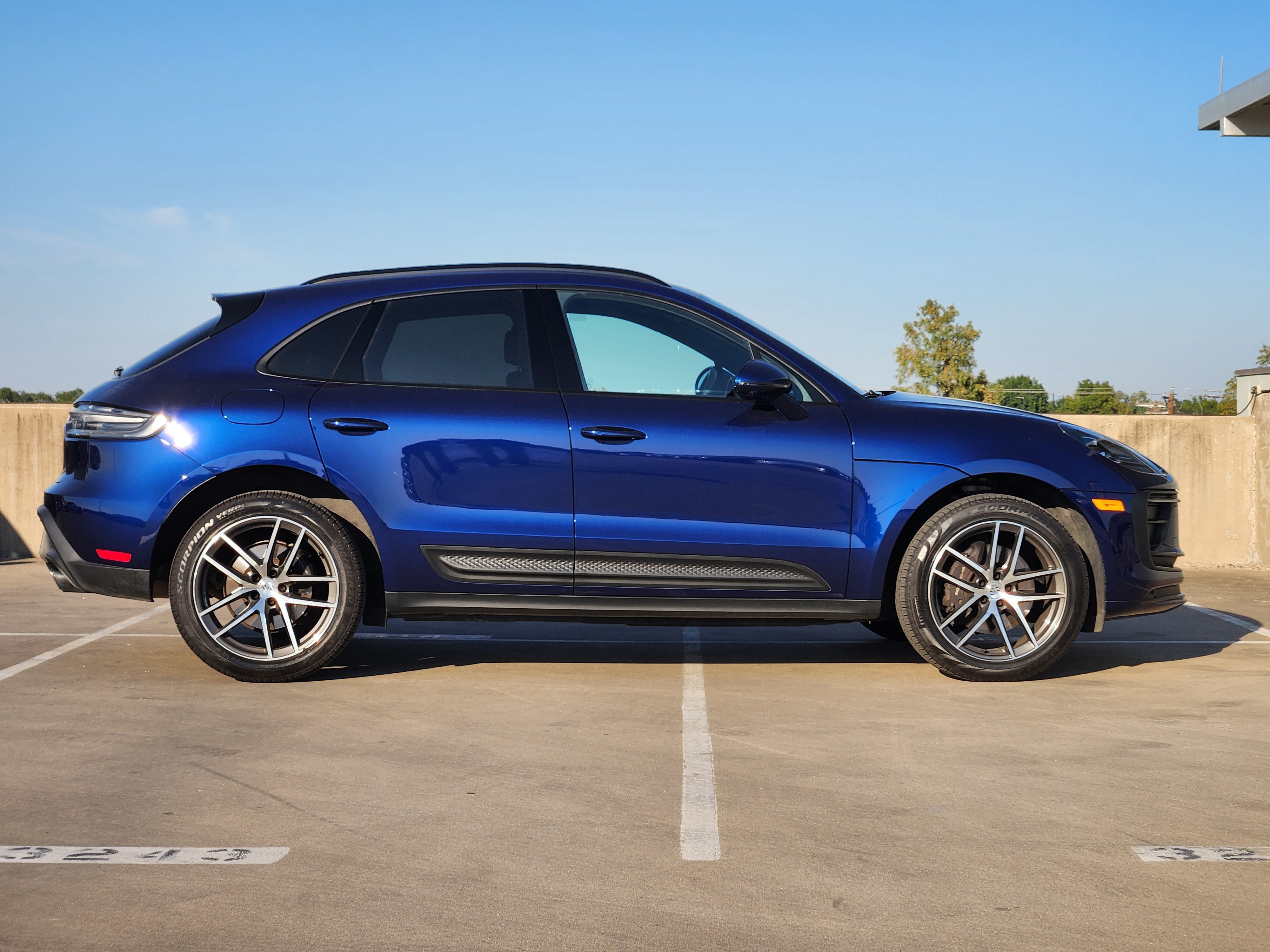Certified 2026 Porsche Macan AWD/4WD image 9