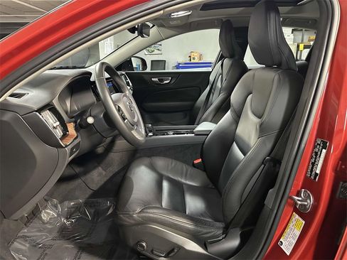 Used 2023 Volvo S60 B5 Plus image 4
