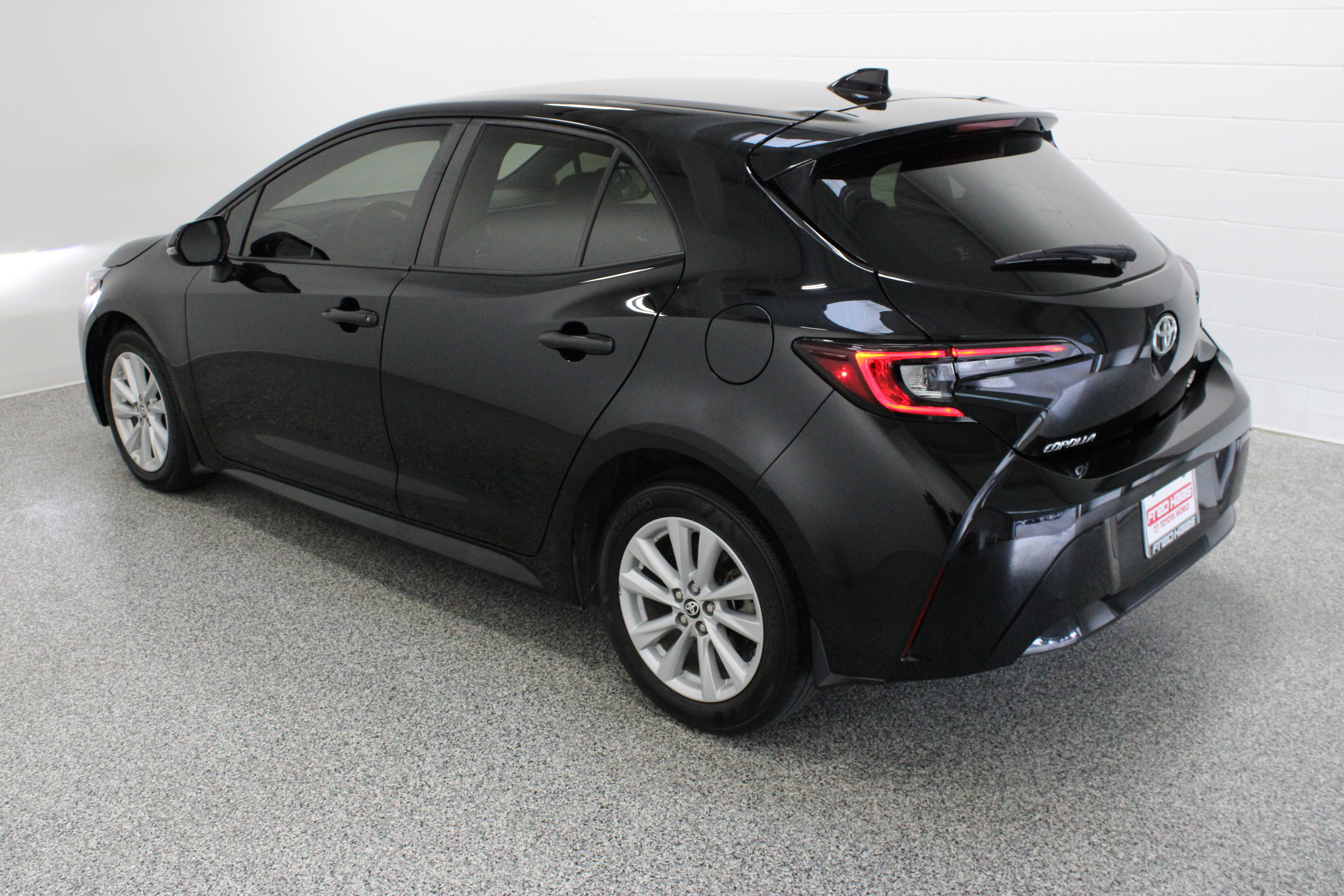 Used 2025 Toyota Corolla SE FWD image 9