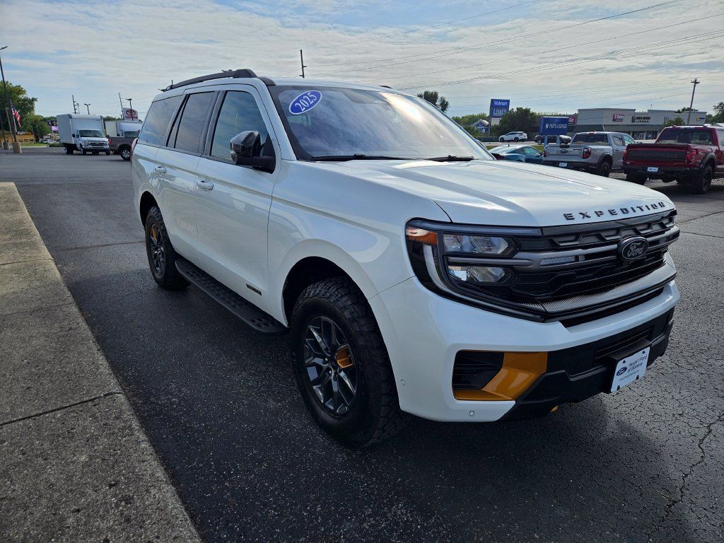 Used 2025 Ford Expedition Tremor AWD/4WD image 4