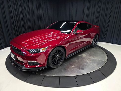 Used 2017 Ford Mustang GT Premium w/ GT Performance Package image 7