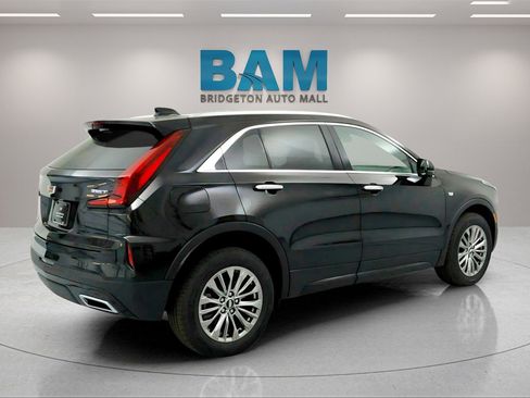 Used 2025 Cadillac XT4 Premium Luxury image 3