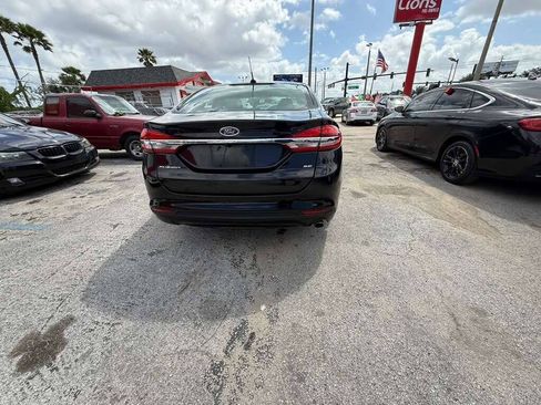 Used 2017 Ford Fusion SE FWD image 5