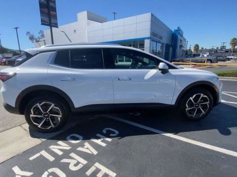 New 2026 Chevrolet Equinox EV LT AWD/4WD image 9