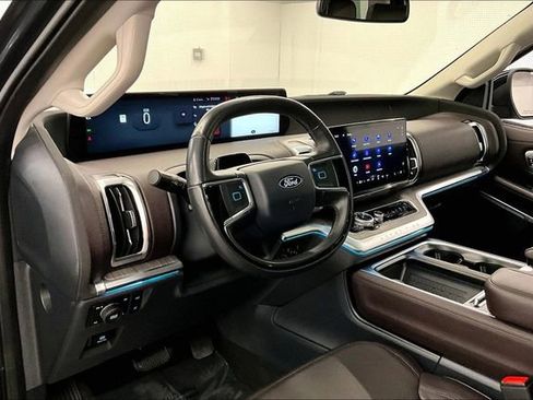 Used 2025 Ford Expedition Max Platinum w/ Platinum Ultimate Package AWD/4WD image 16