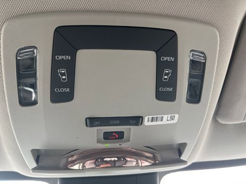 Used 2021 Toyota Sienna LE image 23