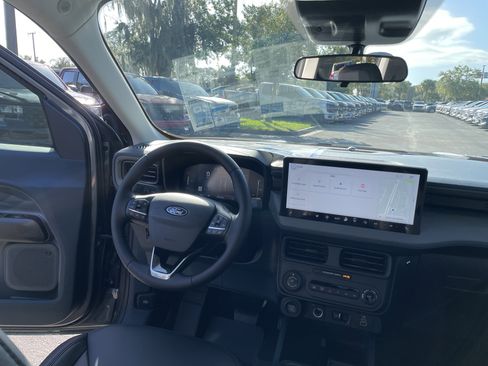 New 2025 Ford Maverick Lariat w/ Black Appearance Package image 37