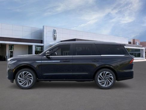 New 2026 Lincoln Navigator Reserve AWD/4WD image 4