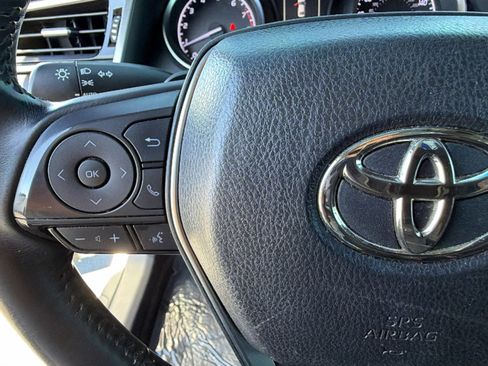 Used 2018 Toyota Camry FWD image 19