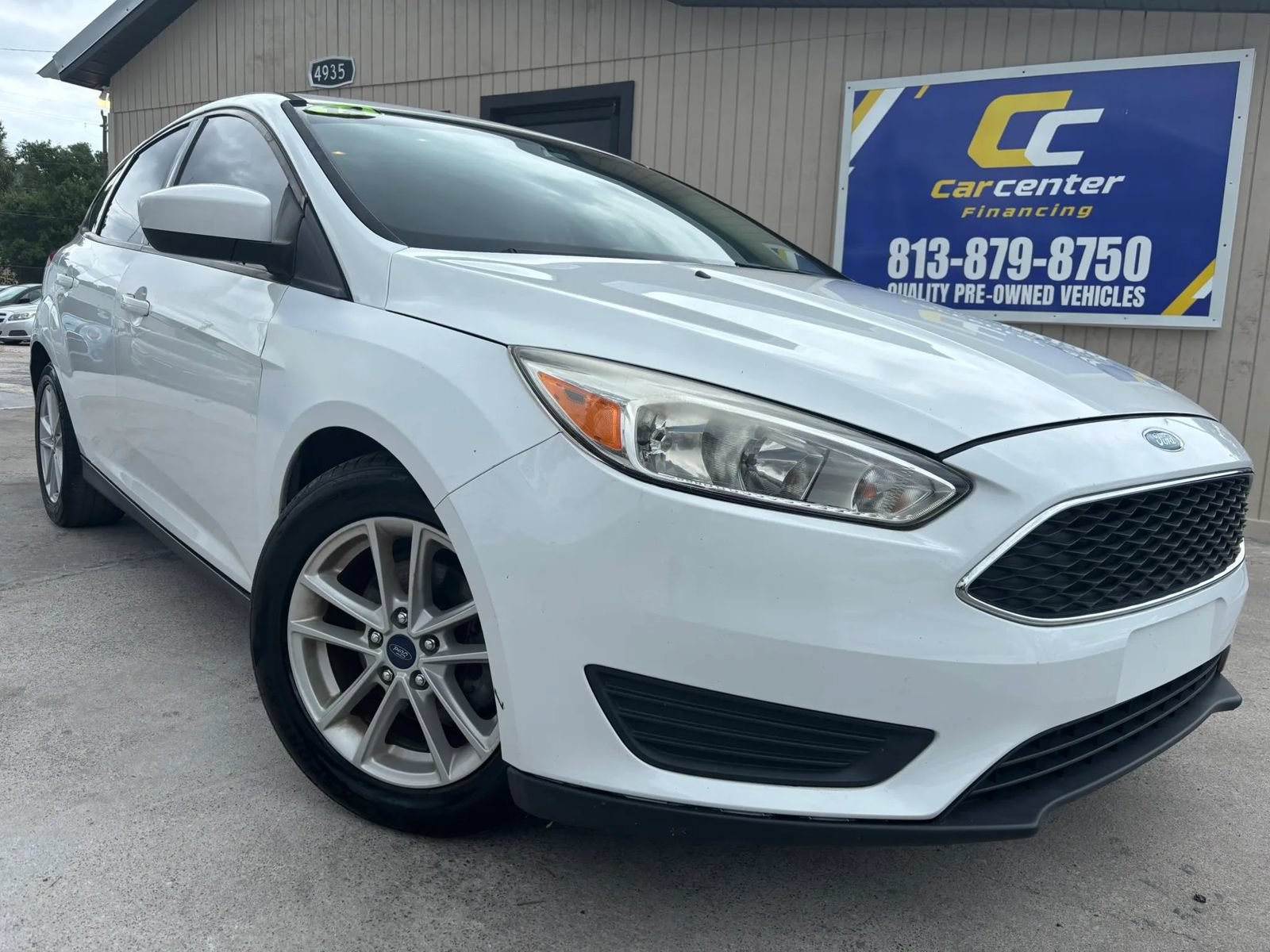 Used 2018 Ford Focus SE FWD image 1