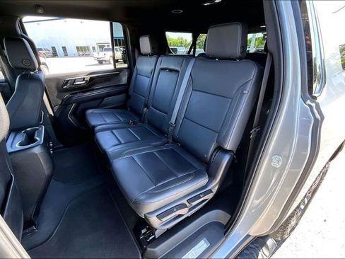 Used 2025 Chevrolet Suburban Z71 AWD/4WD image 22