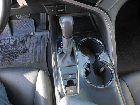 Used 2020 Toyota Camry SE image 25