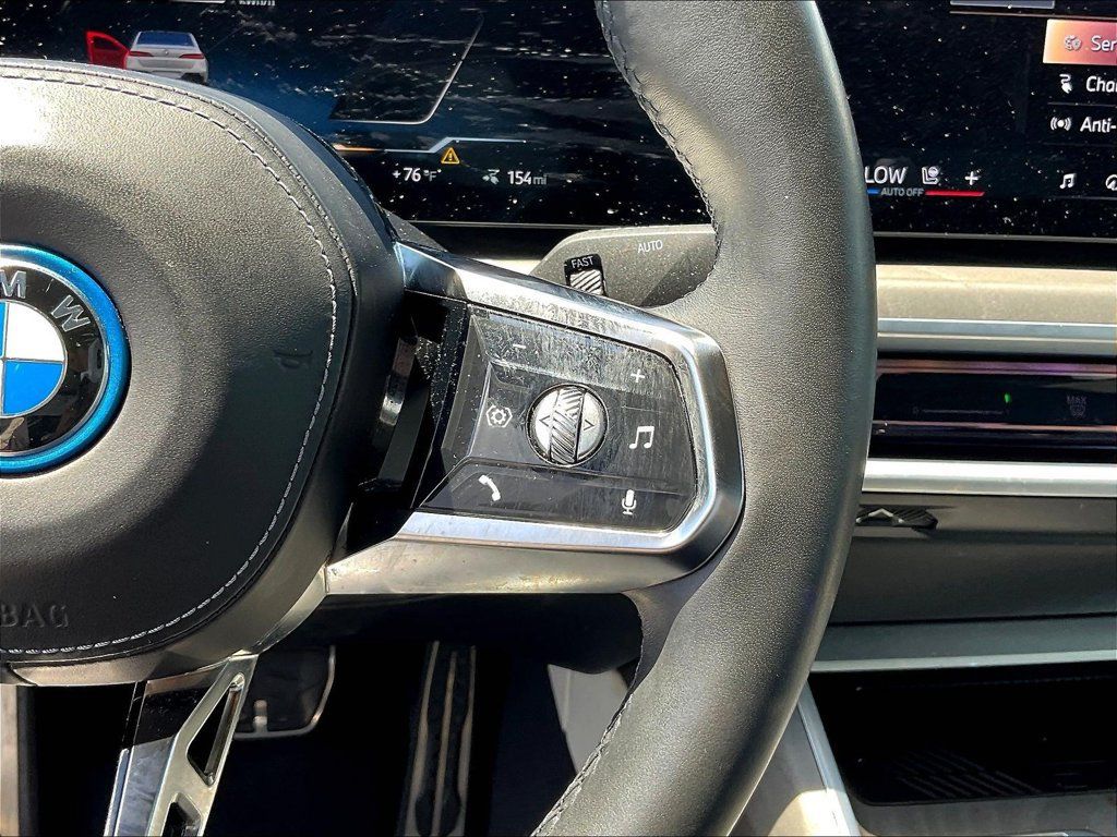 Used 2023 BMW i7 xDrive60 AWD/4WD image 12