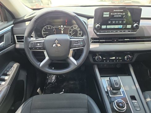 Used 2024 Mitsubishi Outlander SE Black Edition FWD image 10