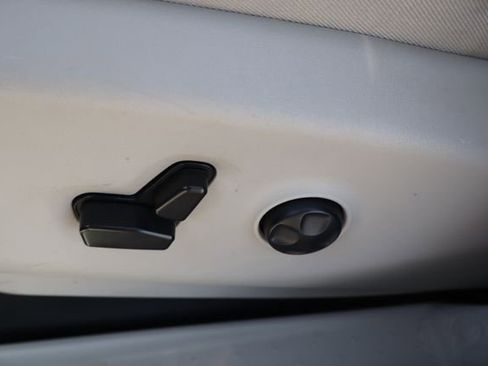 Used 2021 Chrysler Pacifica Touring-L image 16