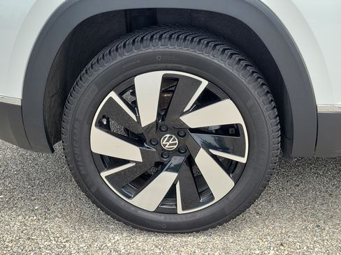 Used 2024 Volkswagen Atlas Cross Sport SEL AWD/4WD image 9